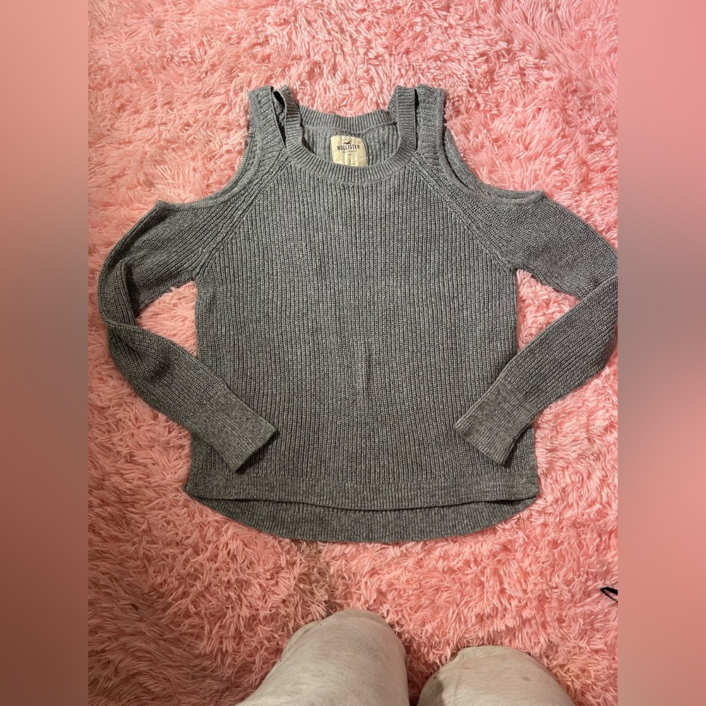 Hollister Women’s Gray Cold Shoulder Sweater Ribbed Knit Long Sleeve Size large - Picture 3 of 6